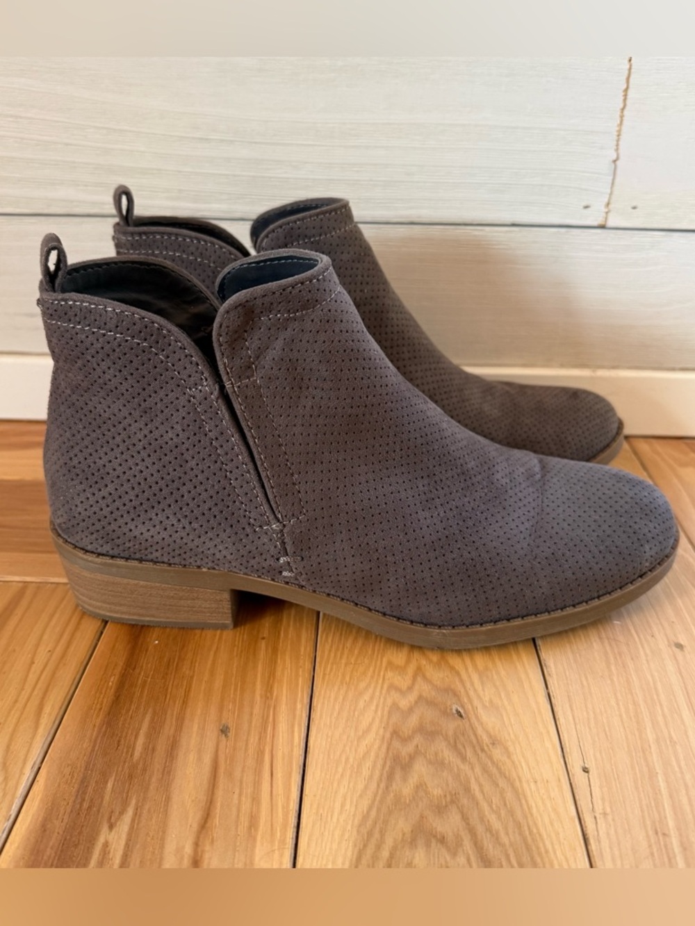 Universal Thread Shoes - Picture 5 of 7
